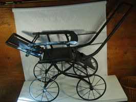 Antiker Kinderwagen, Puppenwagen, klappbar Rarität