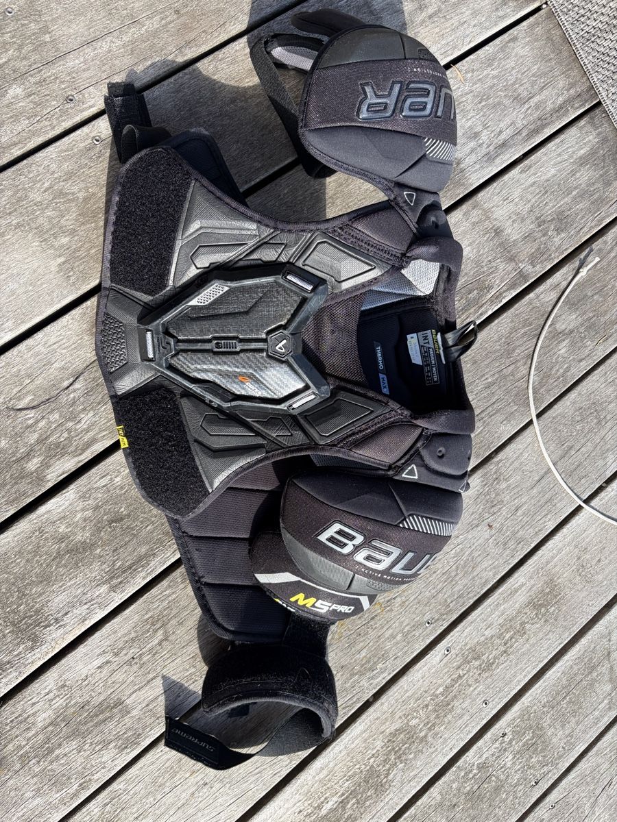 Bauer Protezioni & Imbottiture: Bauer Supreme M5 Pro Chest Protector Grösse M, Top Zu – Usato da Erlenbach ZH venduto da kat_rkv7