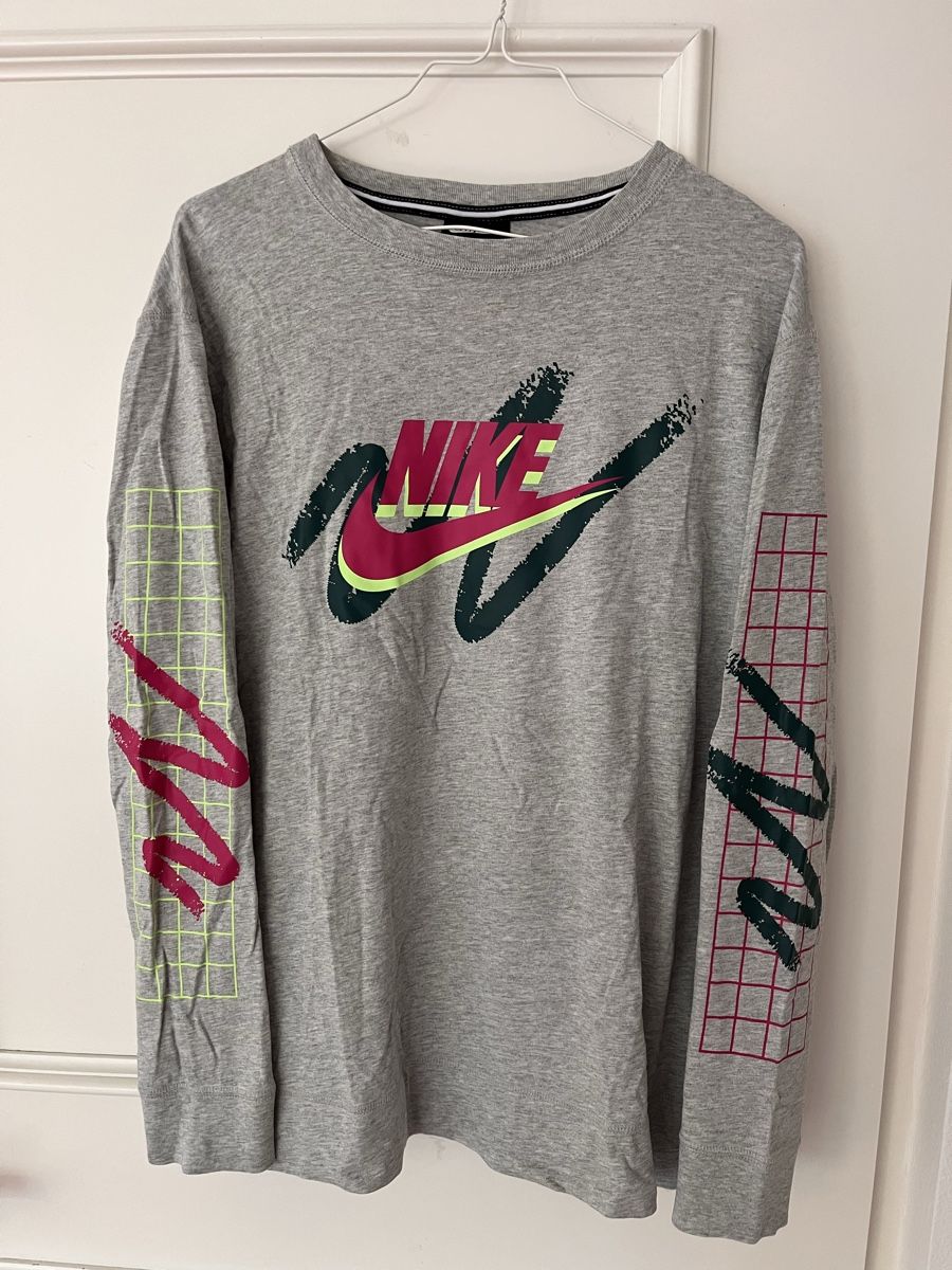 Nike T-shirt: Nike Long Sleeve T-Shirt – Nuovo (secondo la descrizione) da Männedorf venduto da sejoho