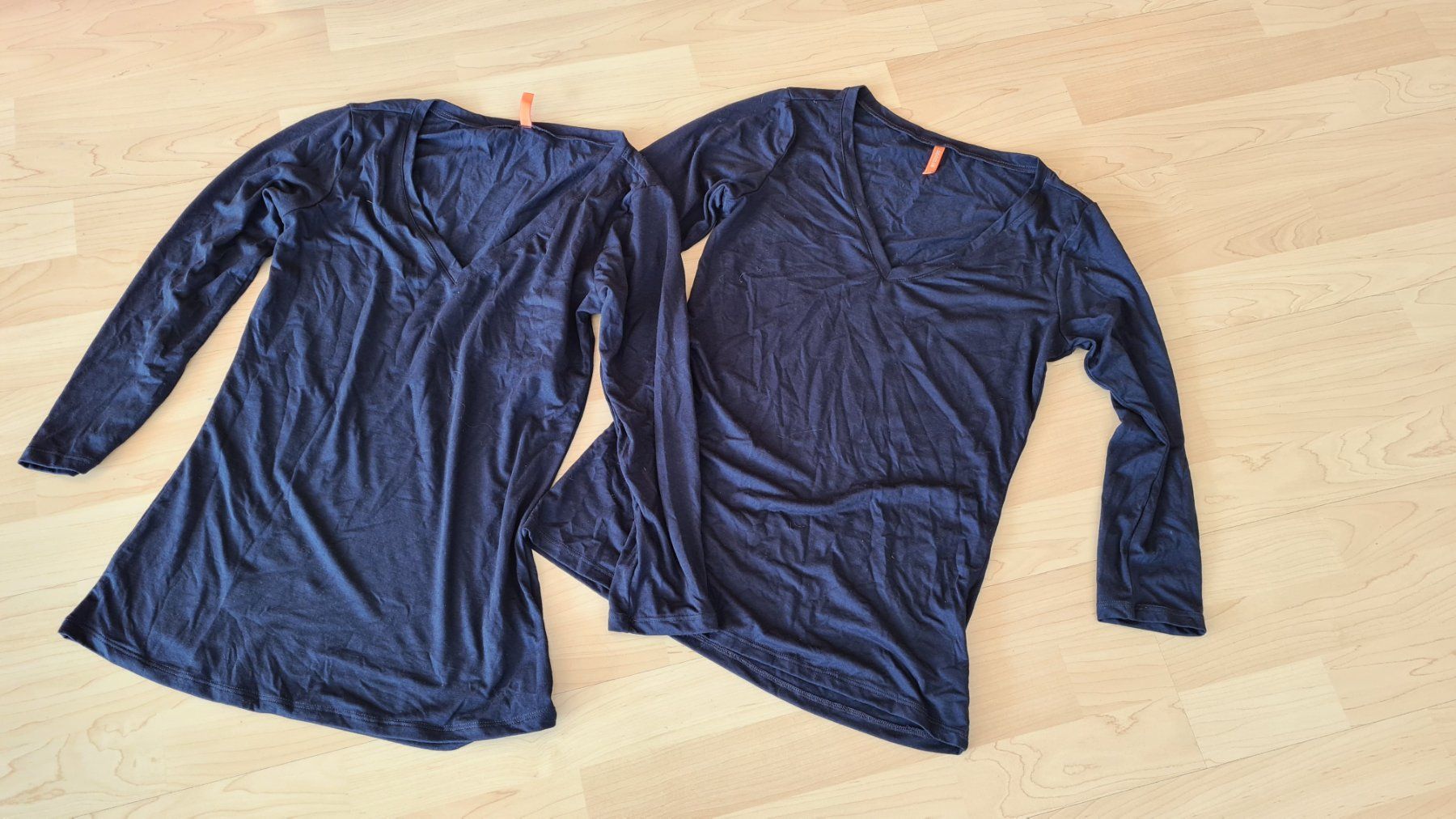 T-shirt: 2 dünne blaue Shirts von Logoclub, Gr. M, eher S – Usato da Suhr venduto da andreas_2008