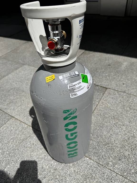 Apparecchiature e tecnologia a gas: Gasflasche voll – Usato da Zürich venduto da Cibin 2