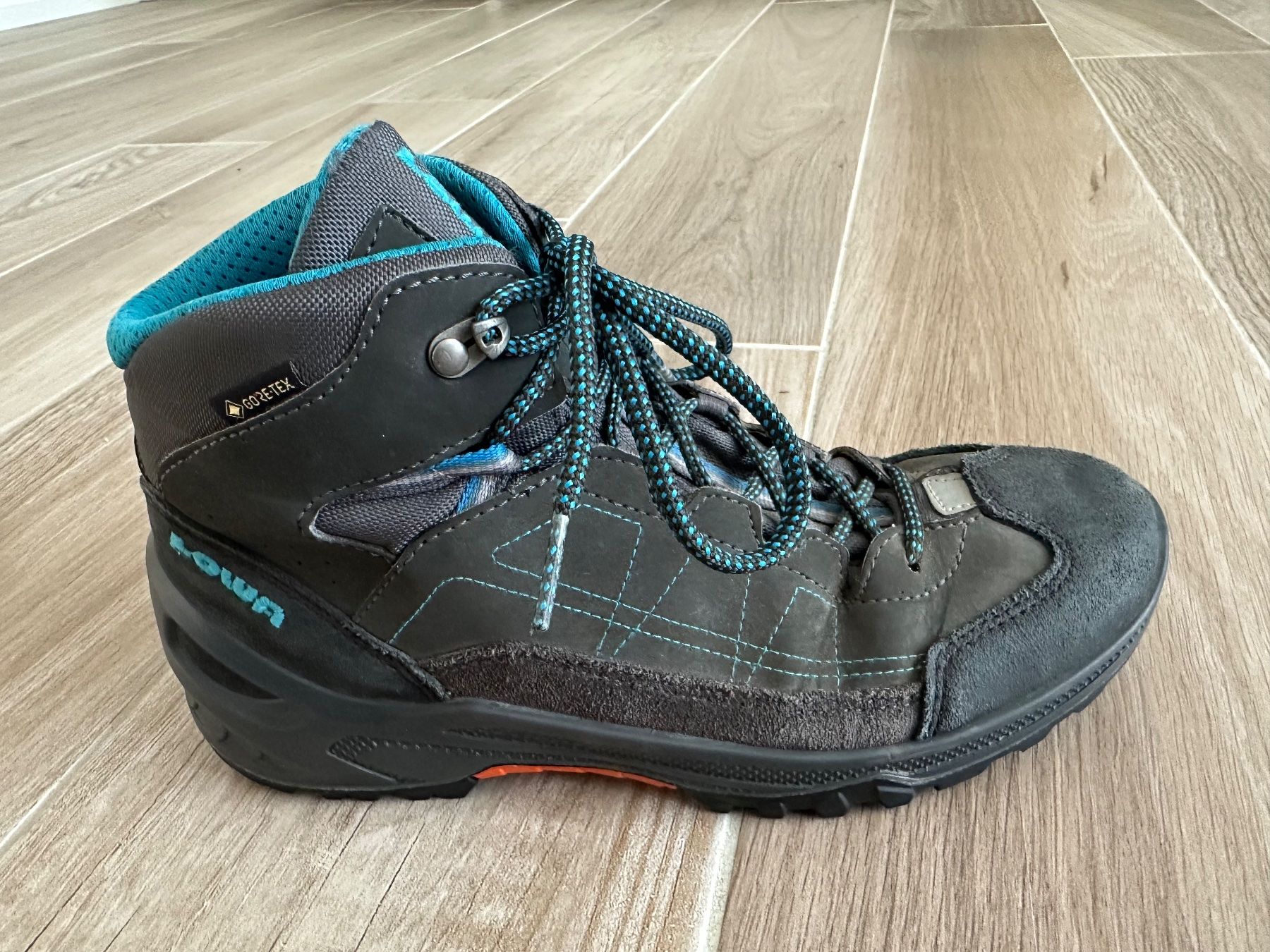 Lowa Scarpe per ragazzi: Lowa Wanderschuhe Gr. 38 mit Goretex – Usato da Rudolfstetten venduto da Joyw 1
