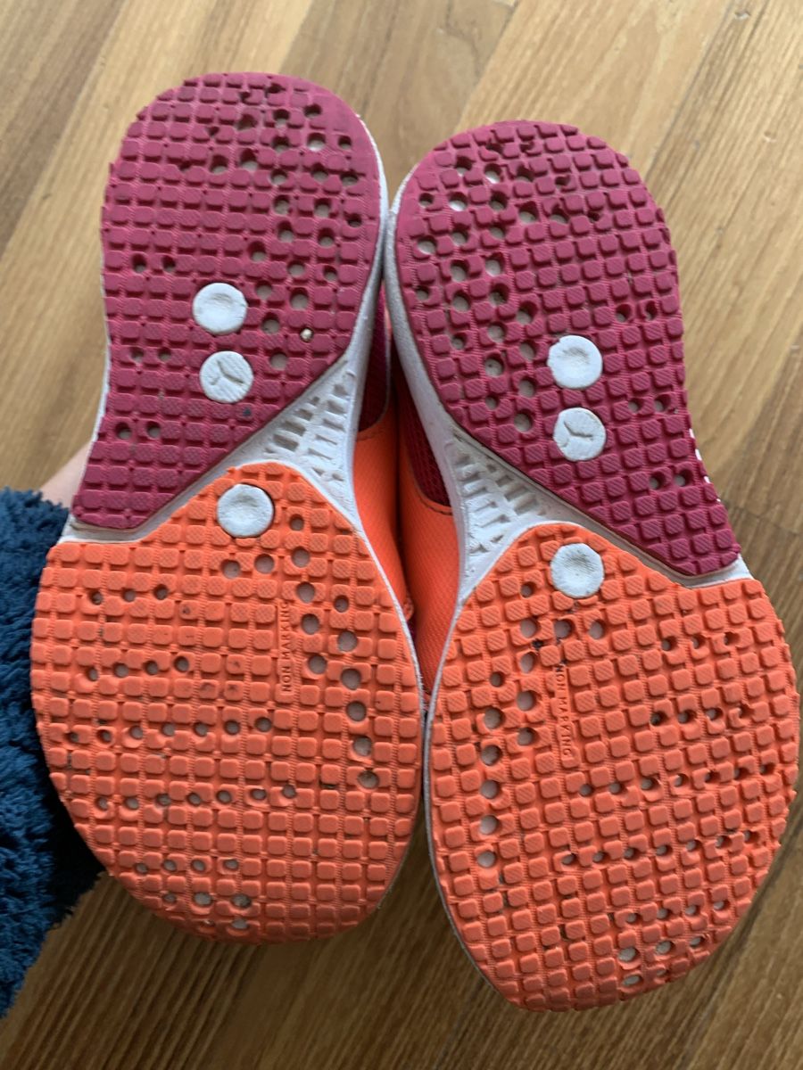 Schuhe für Mädchen: Turnschuhe Non Marking Grösse 31 – Gebraucht aus Ostermundigen von des_t9vv 1