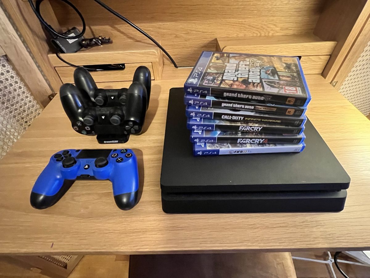Sony Console: PS4 500GB Bundle – 3 Controller + 6 Spiele – Nuovo (secondo la descrizione) da St. Gallen venduto da ita_dhh2 1