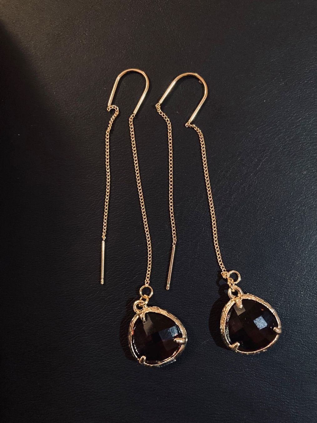 Orecchini pendenti & Orecchini a lobo: Longues boucles dorées avec perle en verre brun – Nuovo e nell'imballaggio originale da Genève venduto da ct_fqr8