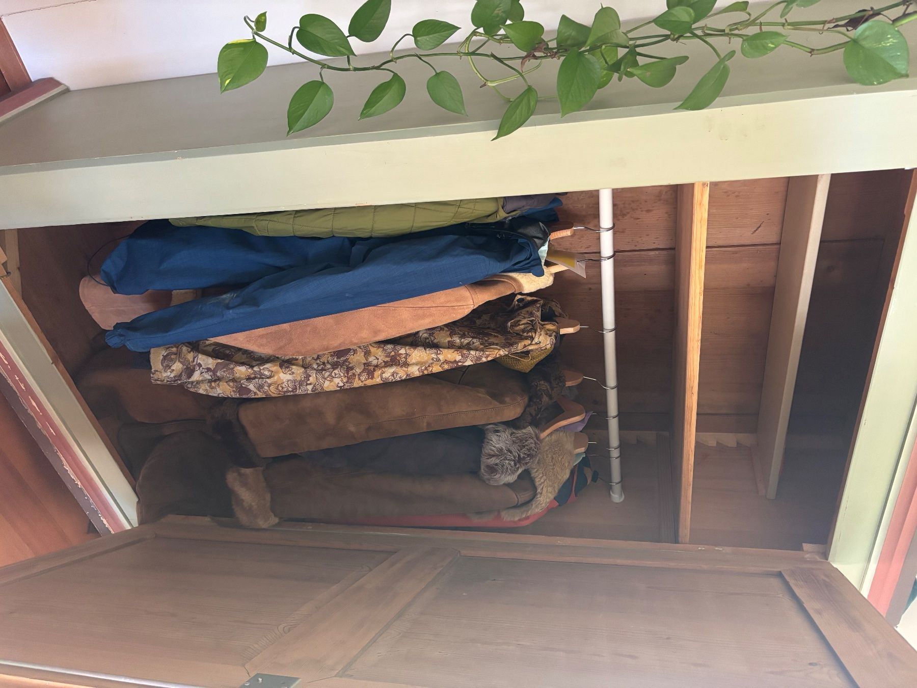 Armoires: Schrank mit Malerei / über 100 jährig – D'occasion à Lotzwil par isabel_24 1