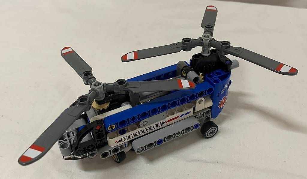 Lego Jeux de construction: Lego Technic Doppelrotor Hubschrauber – D'occasion à Meikirch par meineangebote 1