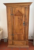 Schrank aus Altholz, wunderschöne Beschläge