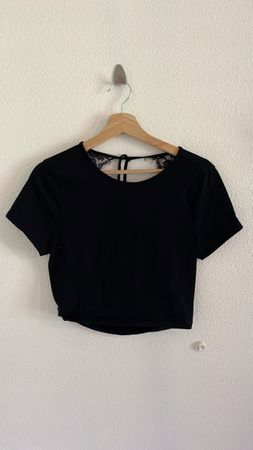 Haut noir dos nu