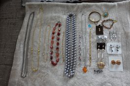 1 schönes 26 teiliges Modeschmuck Set