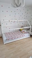Kinderbett Hausbett von Holz, weiss, gut erhalten!
