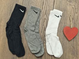3 Paar Nike Socken schwarz grau weiss Gr 38-42 neu