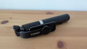 Treppiedi & Teste: TOKQI Selfiestick Tripod mit Bluetooth, – Usato da Lausanne venduto da AufLiebesehen 1