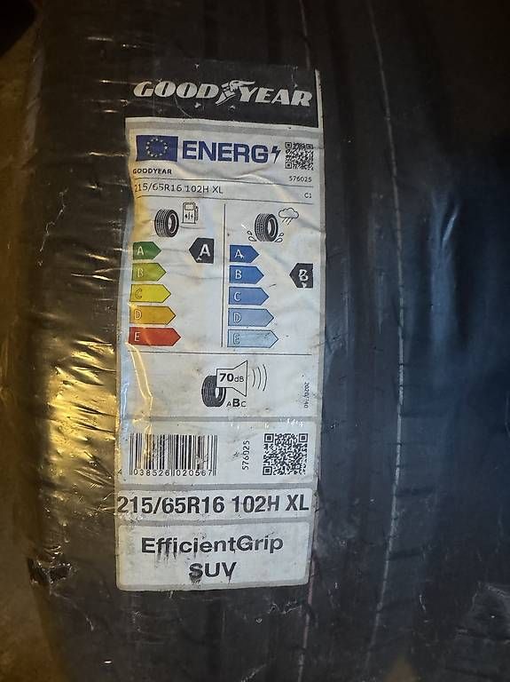 Pneus & Kompletträder: Neue Autoreiffen – Neu und originalverpackt aus Zeneggen von Holzjoni