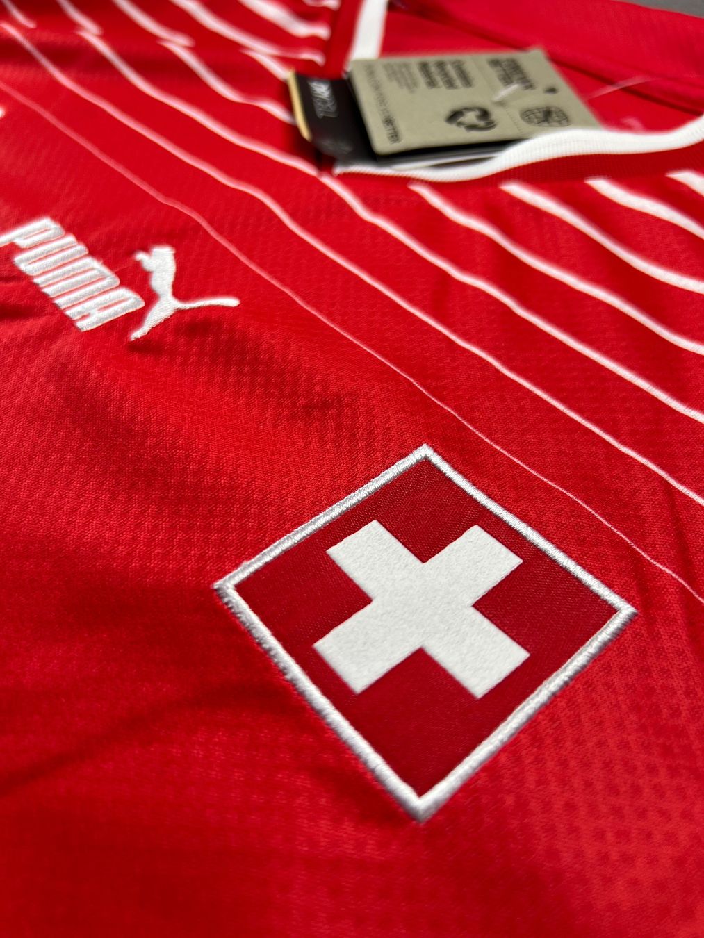 Puma Canottiere & Pantaloni: SCHWEIZ NATI 2022 TRIKOT NEU S – Nuovo e nell'imballaggio originale da Lüchingen venduto da Jersey_Time 2