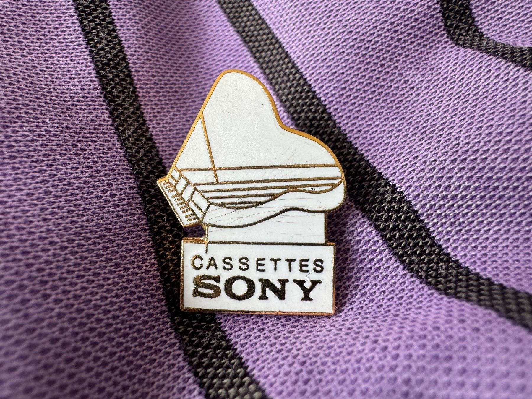 Placchette & Badge: Vintage Sony Cassettes pin pins – Usato da Neuchâtel venduto da _Easy_to_Find_
