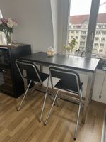 Tisch inkl Stühle