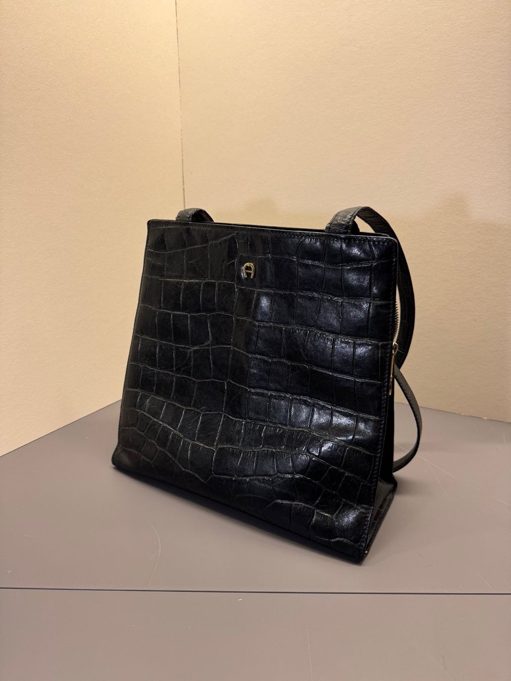 Aigner Borse da donna: Aigner Handtasche Damen Leder schwarz – Usato da Boll venduto da Simpbon