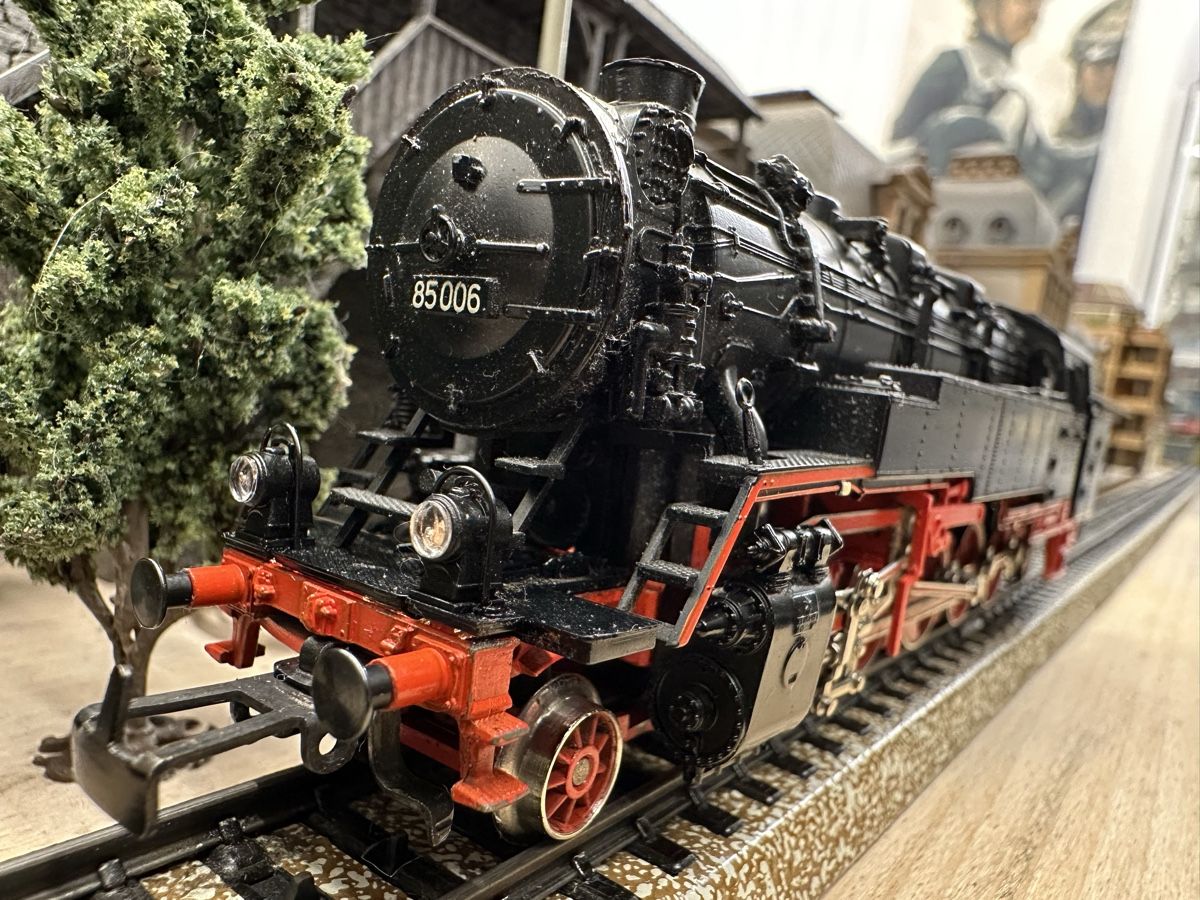 Märklin Modelleisenbahnen: Märklin 3708 DB BR 85 005 mfx digital – Gebraucht aus Lupsingen von New-Haven