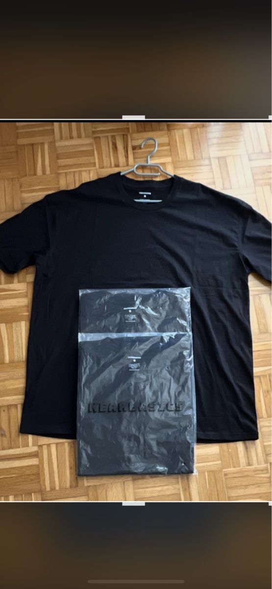 T-Shirts: Schwarzes Basic T-Shirt, Near Basics, Top Zustand! – Neu und originalverpackt aus Siebnen von toshi123 2