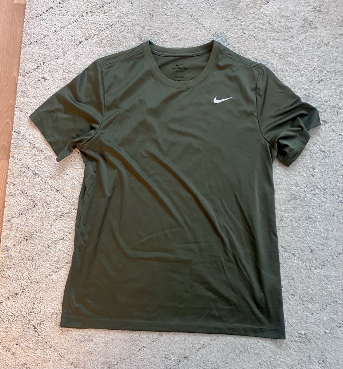 Nike T-shirt: Nike Performance T-Shirt basic - olive Gr. L – Usato da Emmenbrücke venduto da ThomiE01