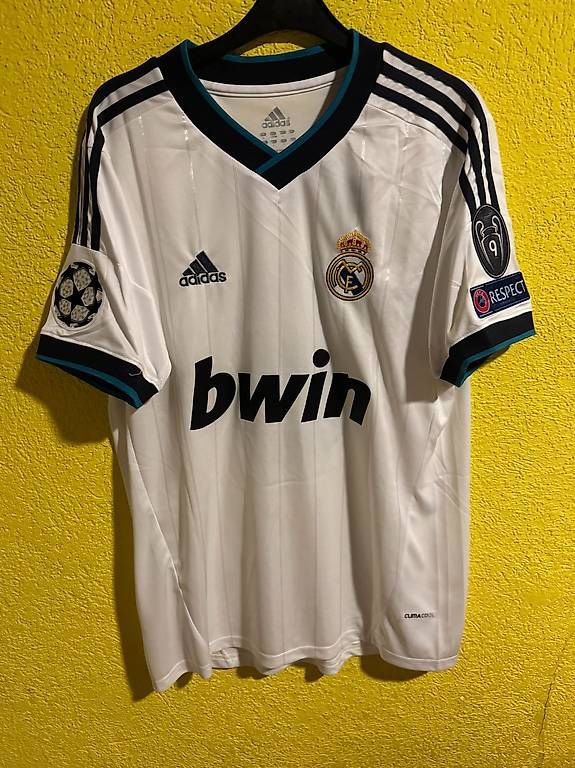 Canottiere & Pantaloni: Kaka Real Madrid Retro Trikot – Usato da Büren an der Aare venduto da dan_2b8n