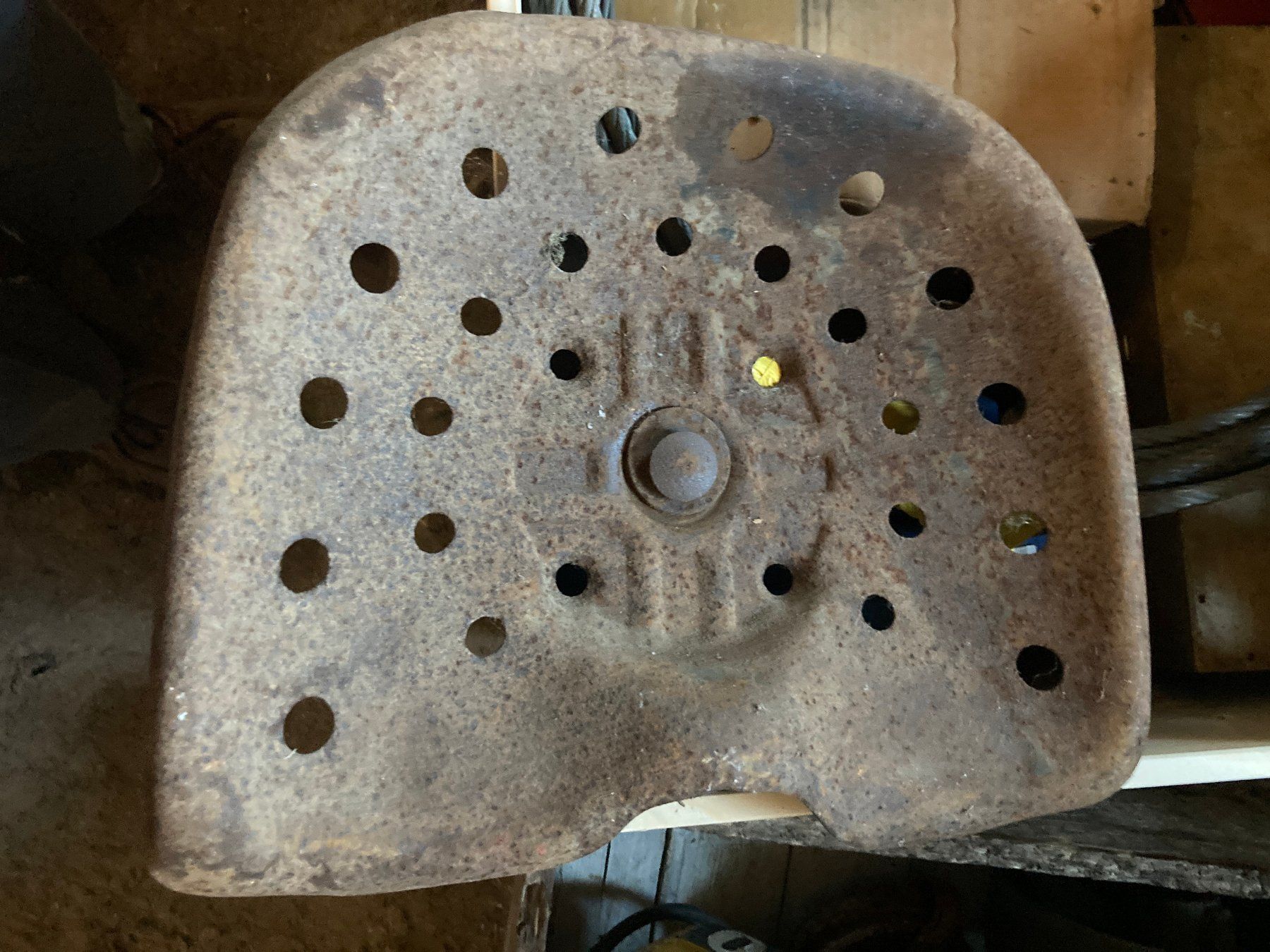 Metall- & Schlosserei Sonstiges: antiquité siège de tracteur – Gebraucht aus Bourrignon von filledemai