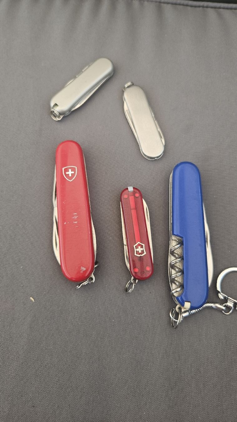 Victorinox Taschenmesser: Lot Taschen Messer  – Gebraucht aus Rickenbach b. Wil von nic_8ljr