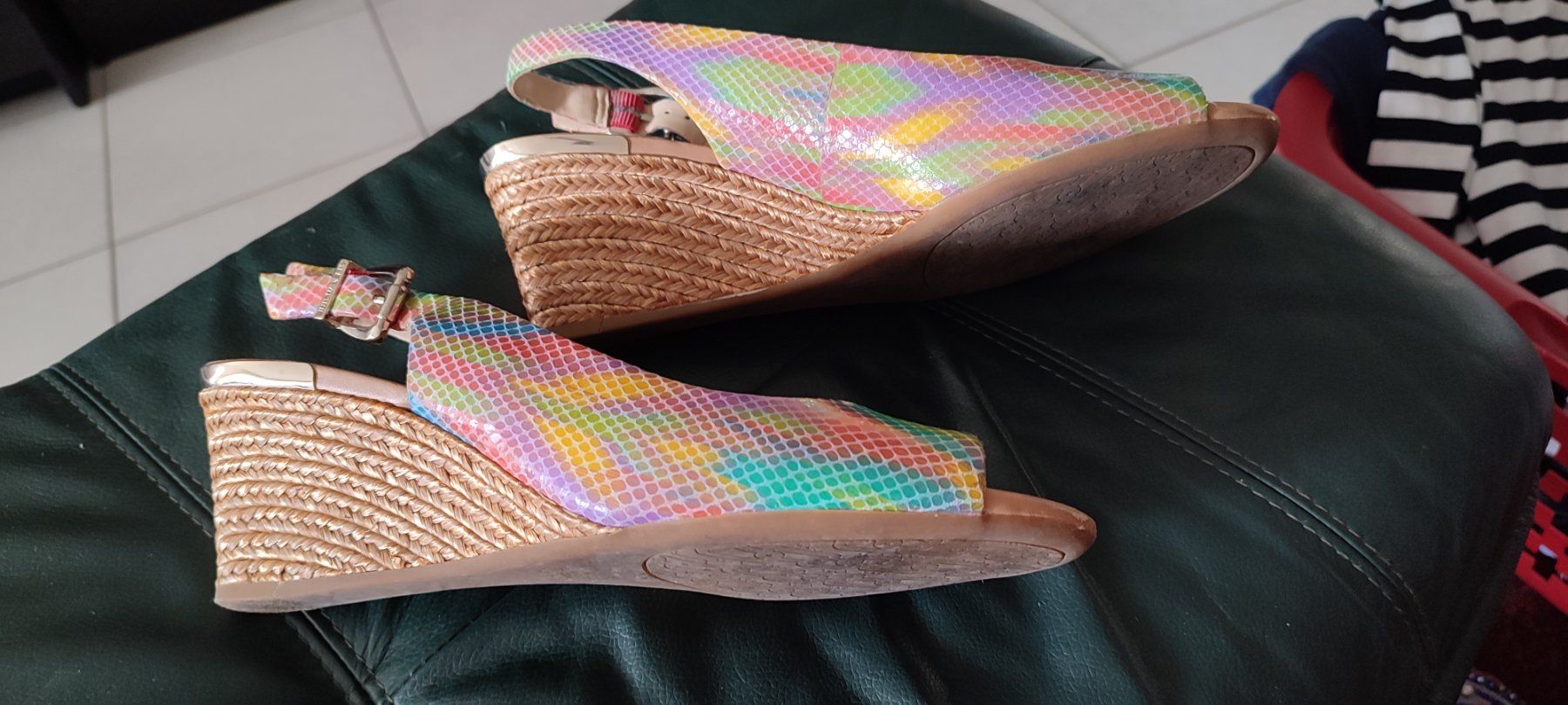 Chaussures femmes: Chaussures d'été – D'occasion à St-Cergue par Neviana 3