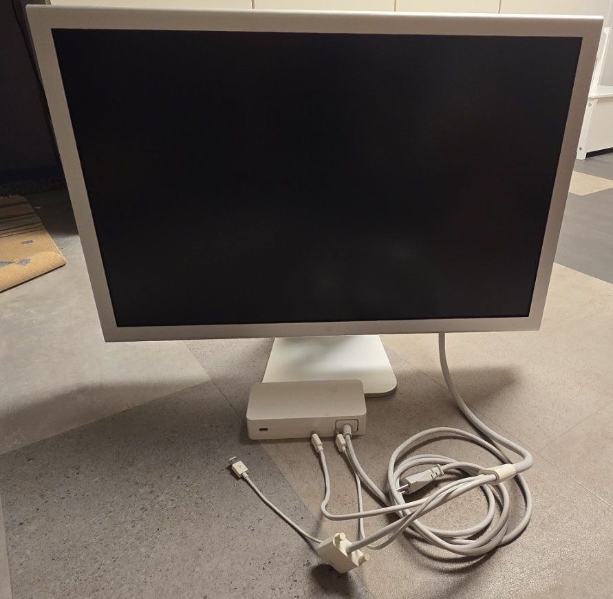 Monitore: Apple Cinema HD Display – 30 Zoll – Gebraucht aus Adliswil von Busys 2