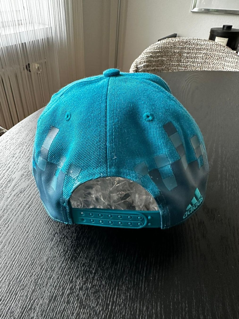 Adidas Copricapi, berretti & cappellini: Adidas Real Madrid Cap Türkis Snapback Original – Usato da Thalwil venduto da victoriaSog 4