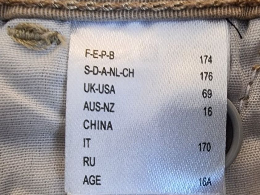 La Redoute Pantaloni: Pantalon garçon beige la Redoute – Usato da Veyrier venduto da Leilazizou 4