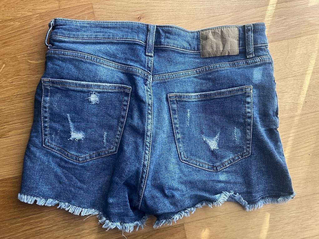 Jeans: Jeans Hotpants Gr. 38 – Usato da Gebenstorf venduto da pin_67yc 1