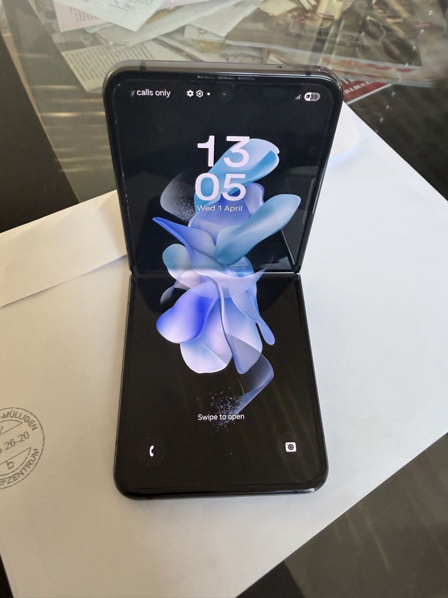 Samsung Telefoni cellulari / Smartphones: Galaxy Z Flip 4 - 256GB – Usato da Höri venduto da Binary_tech_ch