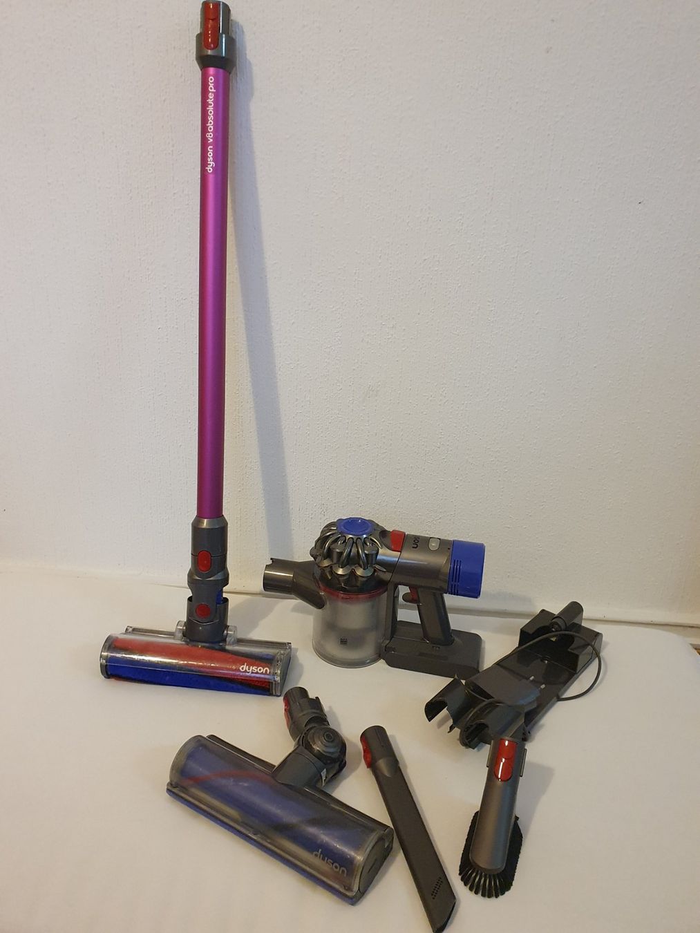 Dyson Aspirapolveri & Accessori: Dyson V8 avec 2 brosses principales – Usato da Lausanne venduto da Af2016 1