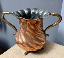 Antike Vase Kupfer mit Messinggriffen und Füssen