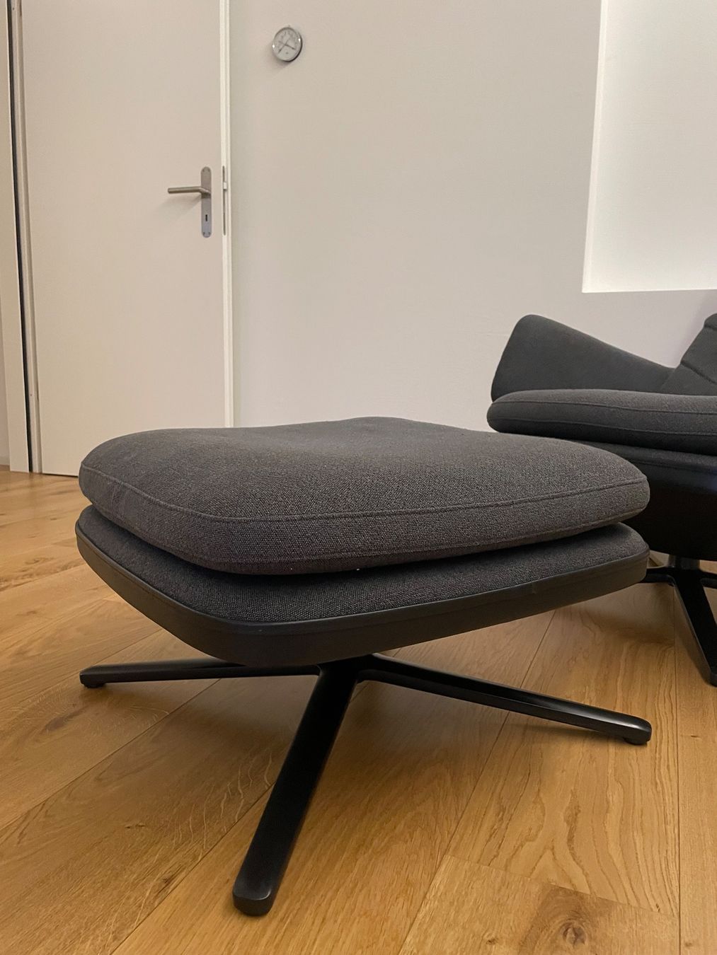 Vitra Sessel: VITRA Grand Relax Sessel mit Ottoman – Gebraucht aus Bern von jul_hvd5 1