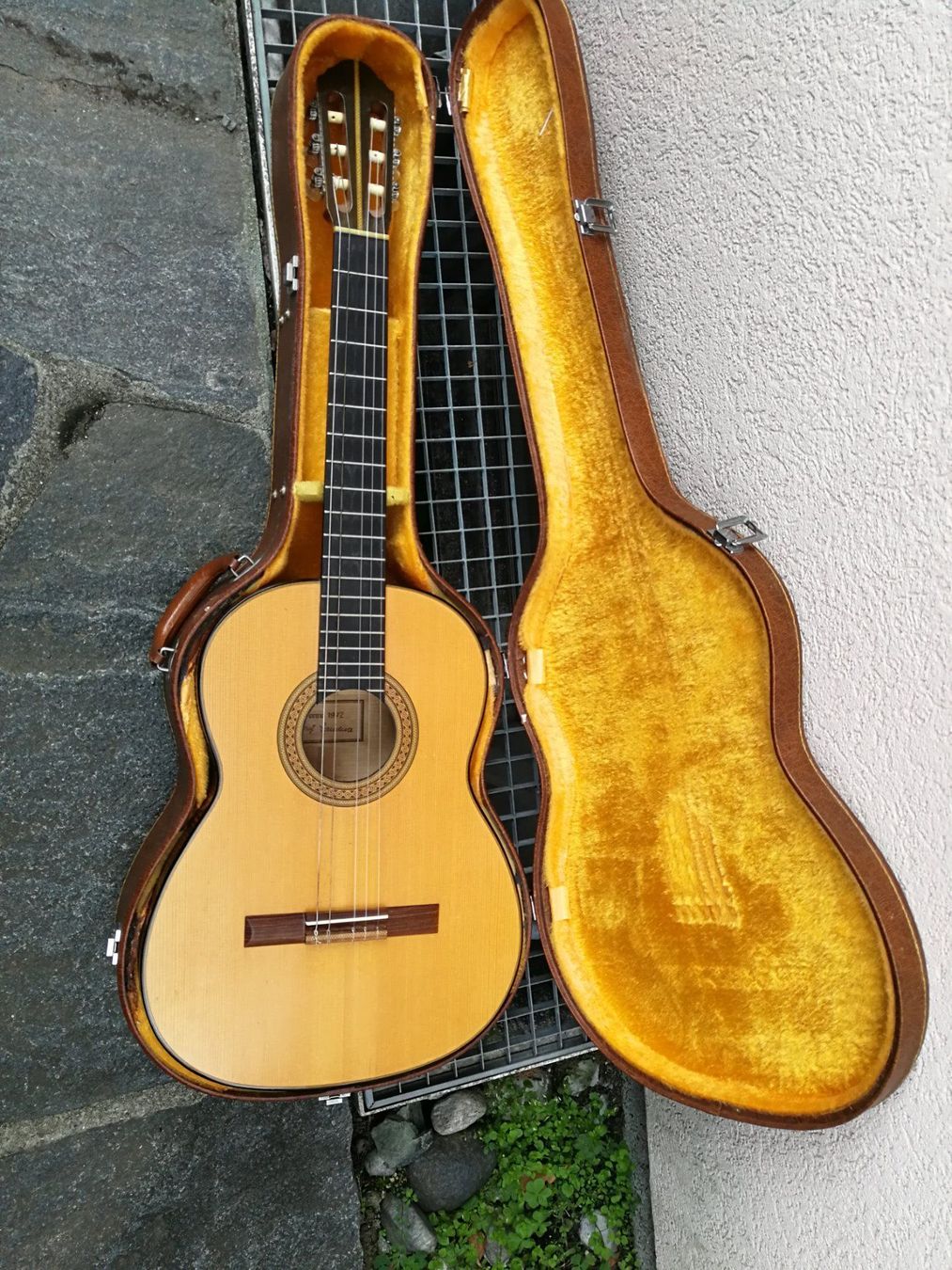 Strumenti musicali: Josef Sander 1972 Konzertgitarre – Usato da Cadenazzo venduto da Clarico