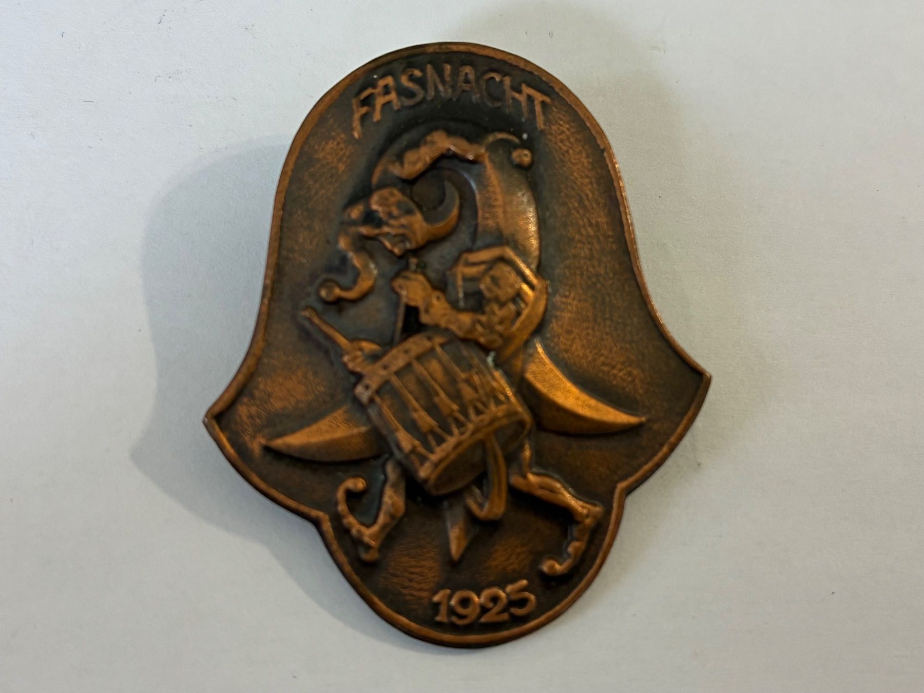 Placchette & Badge: Basler Kupfer-Fasnachtsplakette 1925 – Usato da Riehen venduto da freestyle_buttons