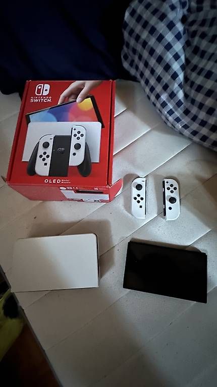 Nintendo Consoles: Nintendo switch Oled – D'occasion à Osogna par rya_c6dx
