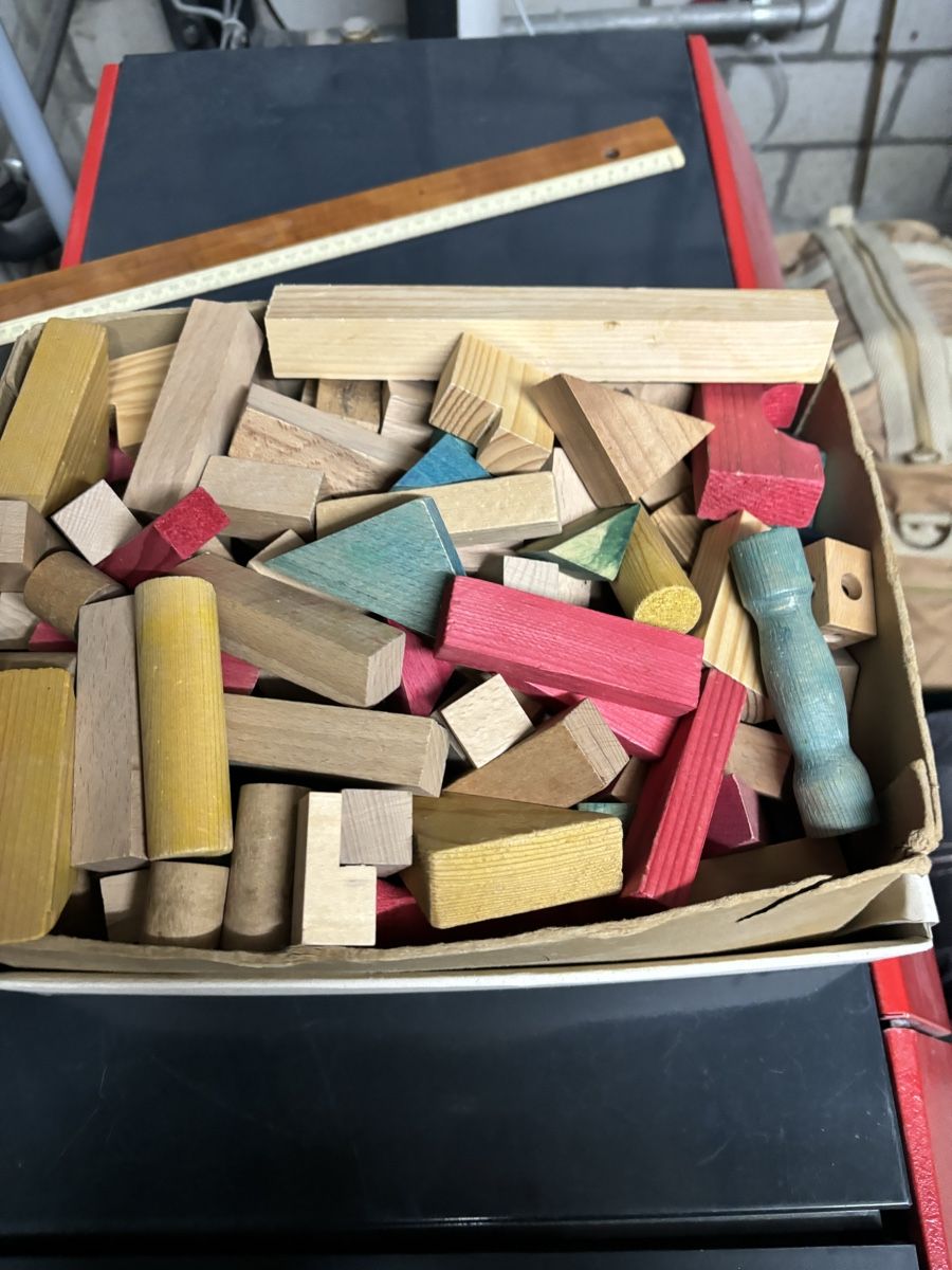 Spielzeuge: Vintage Wooden blocks - colourful – Gebraucht aus Biel-Benken BL von ste_86wx