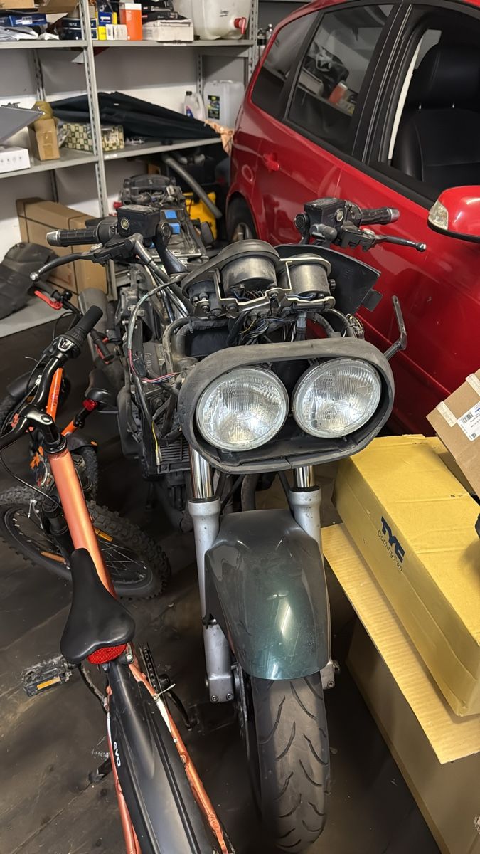 Triumph Altro: 2x Triumph Sprint 900 zum herrichten  – Difettoso da Sonceboz-Sombeval venduto da v8mike 8