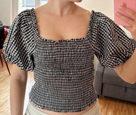 H&M Top Checkered Puff Sleeve Size S good condition