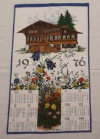 VINTAGE Kalender-Tuch ALBA 1976 Blumenwiese vor Holzhaus