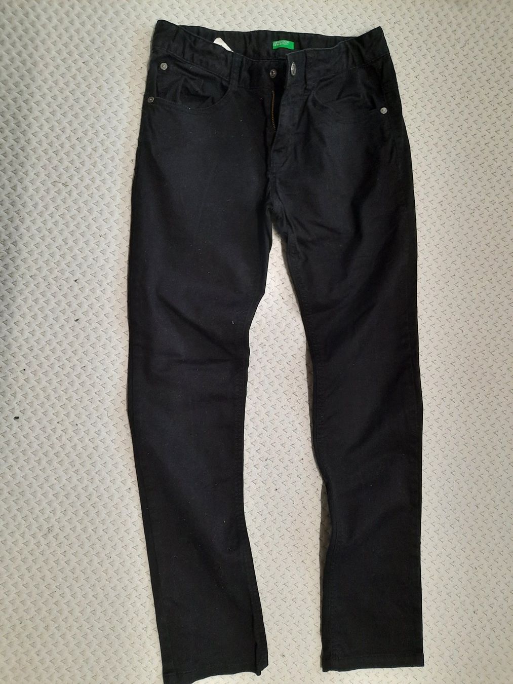 Benetton Pantaloni: 2 x Jeans Gr. 146 von Bennetton – Usato da Rothrist venduto da Ellie 1