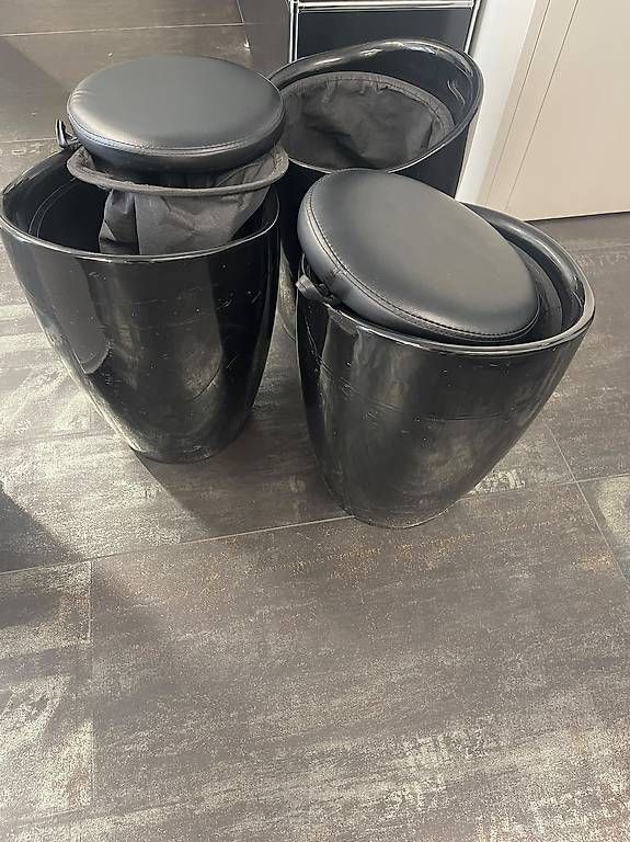 Tabourets: Schwarze Höcker – D'occasion à Eschenz par Maze03 1