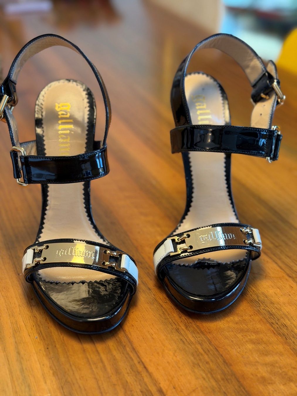 John Galliano Damenschuhe: Galliano High Heels Gr. 39 – Gebraucht aus Schliern b. Köniz von Jetta73