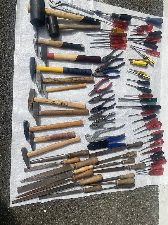 Tutti gli attrezzi: 77 Stück Werkzeuge mit kofer – Usato da Erlinsbach SO venduto da AgimR01