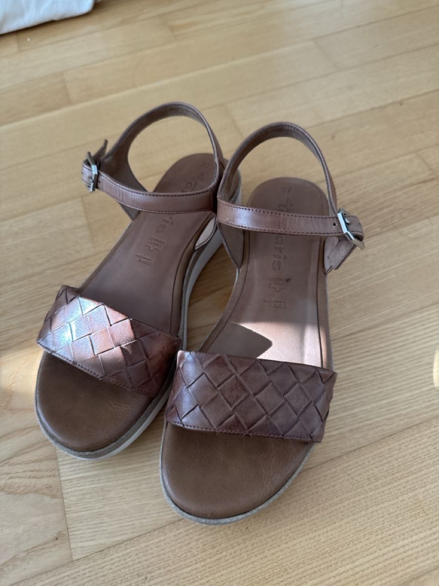 Tamaris Scarpe da donna: Sandale von Tamaris, Gr. 37 – Usato da Langendorf venduto da cheyenne023