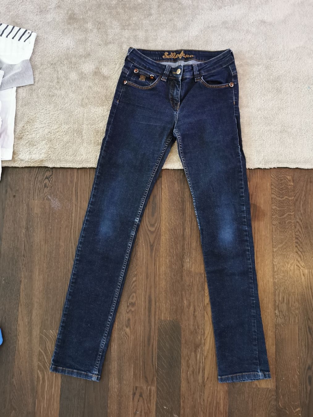 Jeans: Jeans SASSOFONO  mit Strass Gr. 34 dunkelblau – Usato da Erlenbach ZH venduto da alisamilana